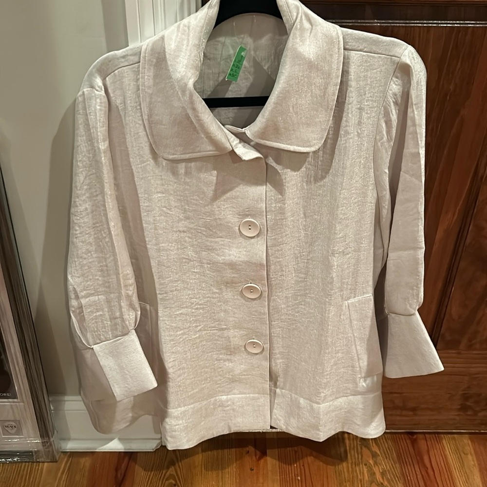 DAMEE Women’s XL Ivory/ Light Beige / Off White w/ Slight Shimmer Button Down